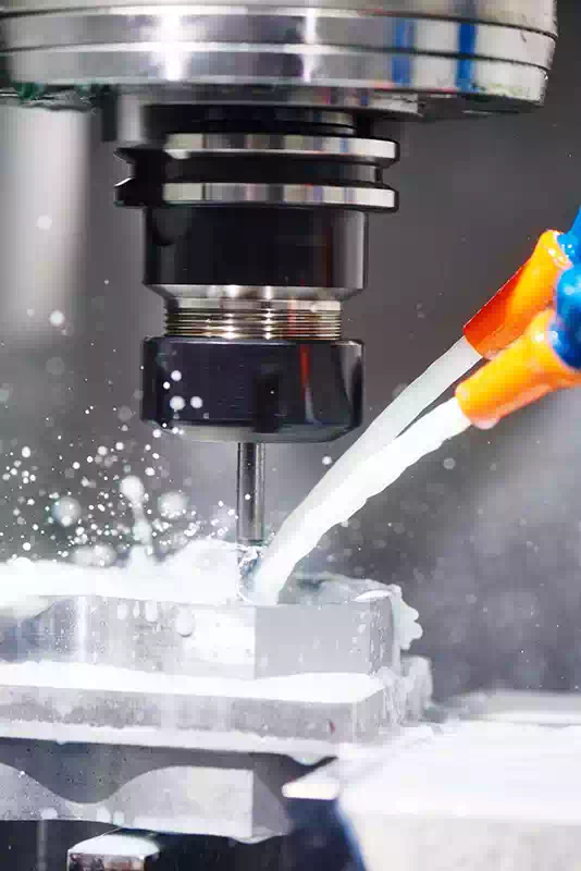 Olio da taglio emulsionabile per lavorazione meccanica.